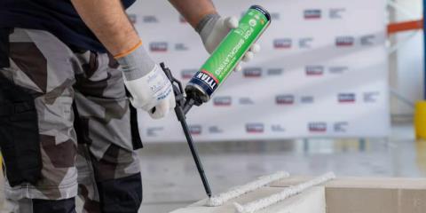 Selena´s Tytan Professional® Adhesive for Bricklaying foam emits 60% less CO₂ thanks to Covestro´s Desmodur® CQ MB low-carbon MDI.